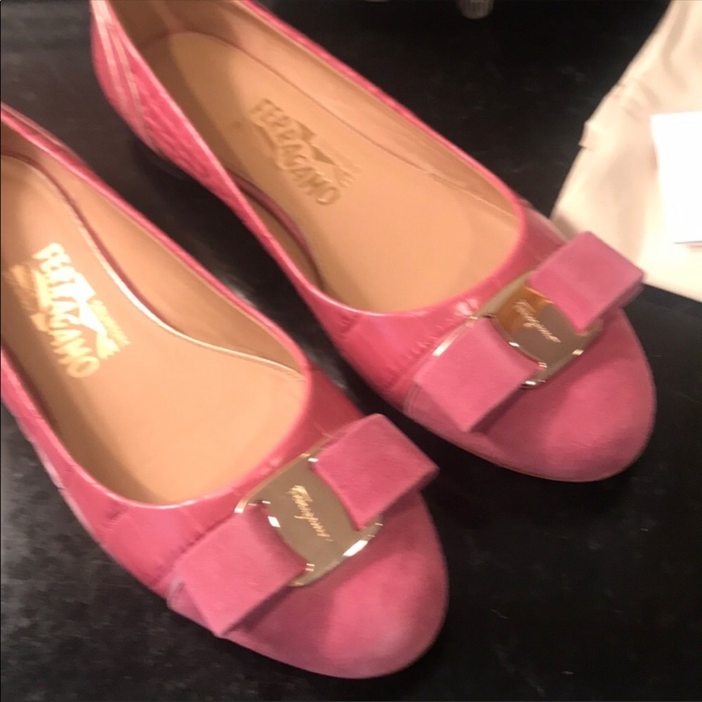 Salvatore Ferragamo Varina pink suede croc 7.5 D - Picture 1 of 6